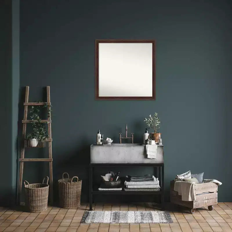 Miroir mural carré en bois 29"x29", cadre étroit noyer chaud, fixation murale, quincaillerie incluse