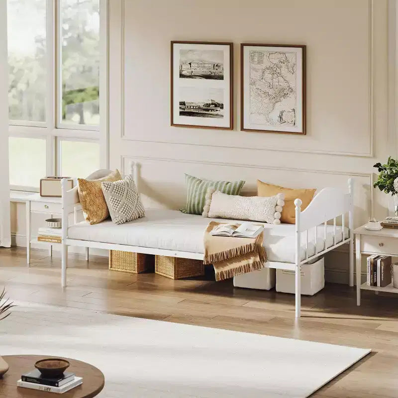 Lit de repos double, lit de repos en métal avec tête de lit élégante, espace de rangement sous le lit, plateforme à lattes en acier robuste pour salon, chambre à coucher et chambre d'amis