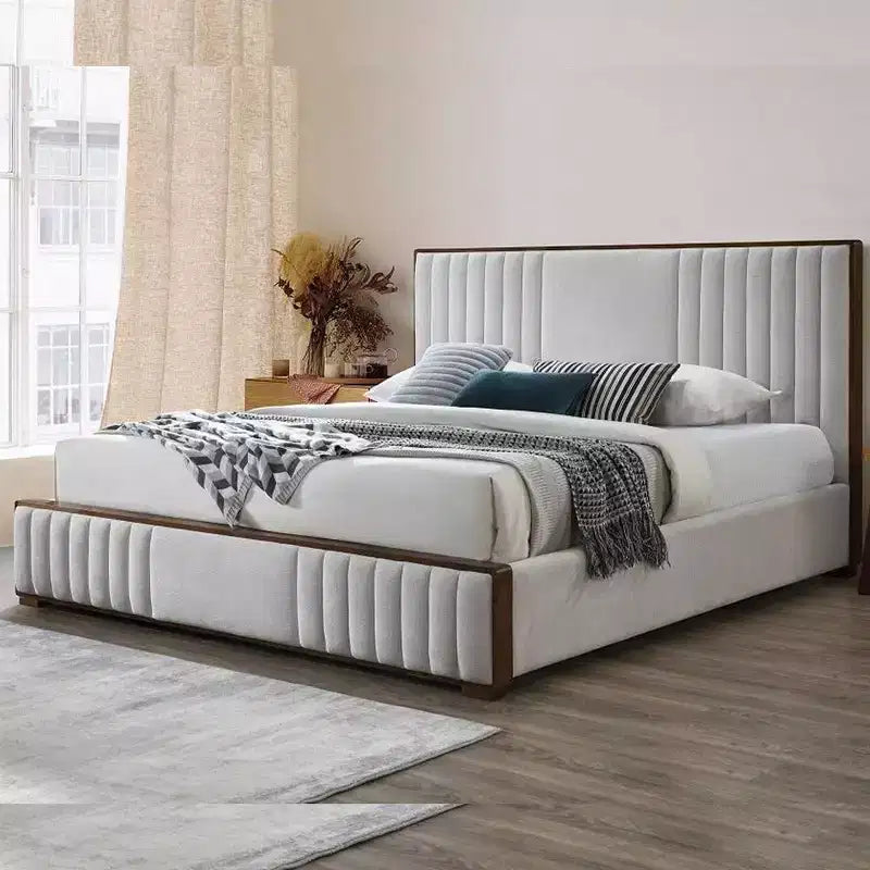 Lit plateforme King, beige, rembourrage en chenille, fini noyer, tête de lit capitonnée
