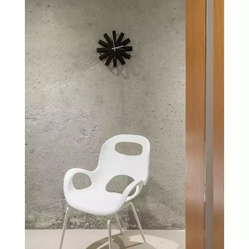 Chaise de salle à manger empilable, dossier incurvé, assise en polypropylène et pieds en acier, supporte 113 kg
