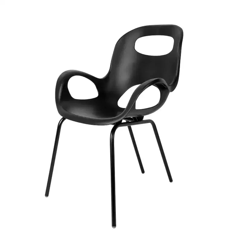 Chaise de salle à manger empilable, dossier incurvé, assise en polypropylène et pieds en acier, supporte 113 kg