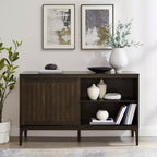 Buffet moderne du milieu du siècle de 137 cm avec portes coulissantes, étagères réglables et gestion des câbles