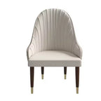 Chaise de salle à manger à dossier haut, dossier ondulé en similicuir, cadre en bois d'hévéa et accents dorés, 150 kg