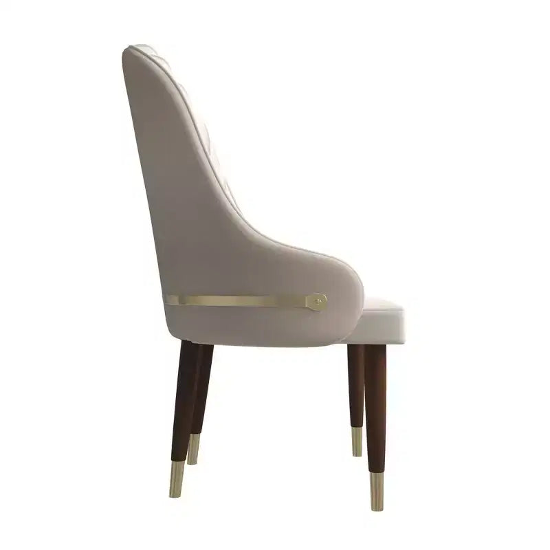 Chaise de salle à manger à dossier haut, dossier ondulé en similicuir, cadre en bois d'hévéa et accents dorés, 150 kg
