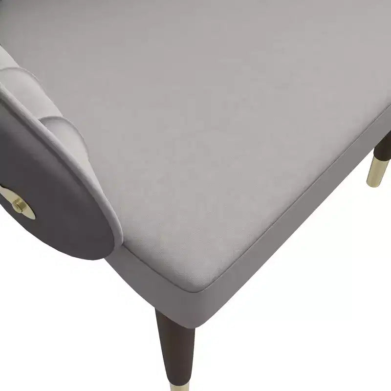Chaise de salle à manger à dossier haut, dossier ondulé en similicuir, cadre en bois d'hévéa et accents dorés, 150 kg