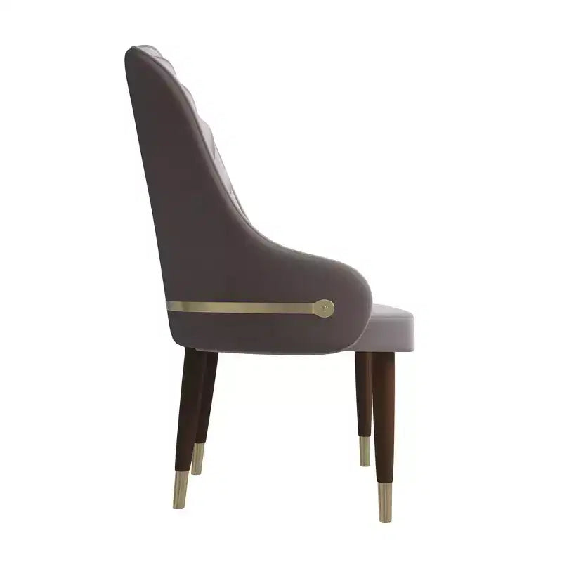Chaise de salle à manger à dossier haut, dossier ondulé en similicuir, cadre en bois d'hévéa et accents dorés, 150 kg