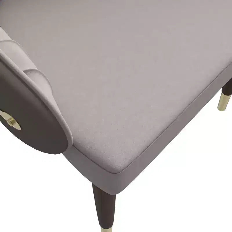 Chaise de salle à manger à dossier haut, dossier ondulé en similicuir, cadre en bois d'hévéa et accents dorés, 150 kg