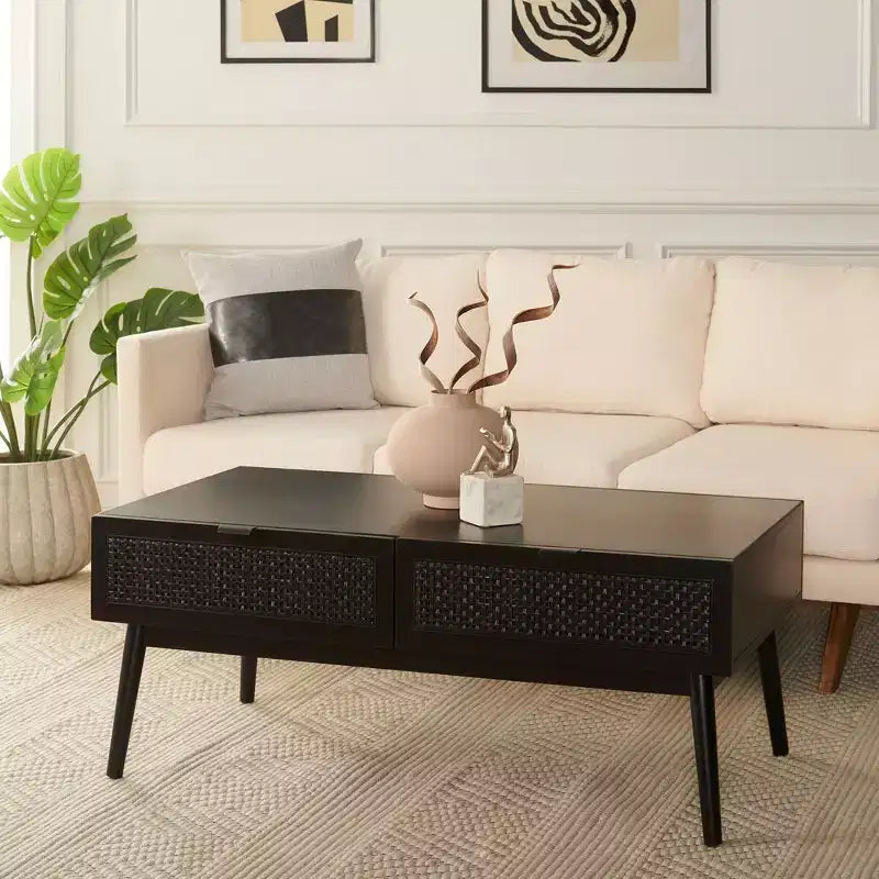 Table basse en bois avec 2 tiroirs et façade en cannage de rotin, pieds fuselés, supporte 68 kg