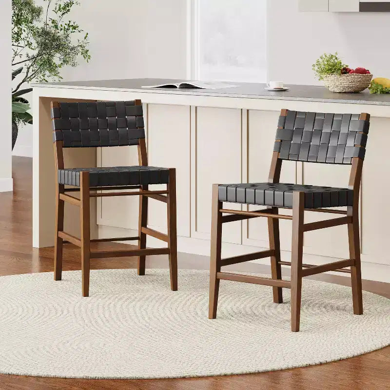 Lot de 2 tabourets de comptoir en similicuir tressé avec repose-pieds, cadre en bois d'hévéa, hauteur d'assise de 61,6 cm